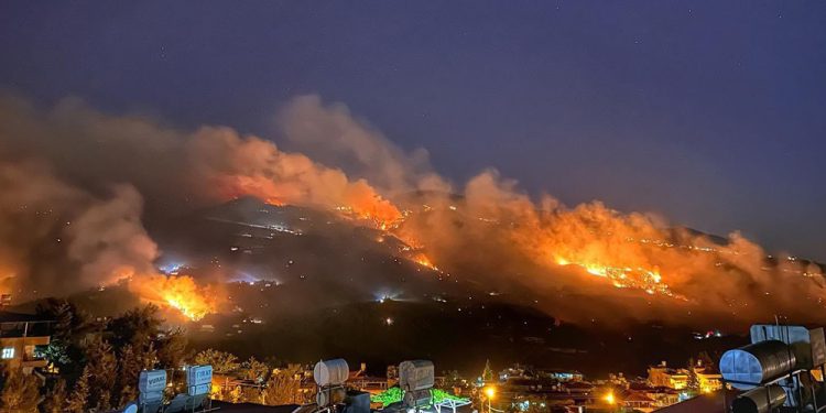Orman yangınları ikinci gününde de sürüyor