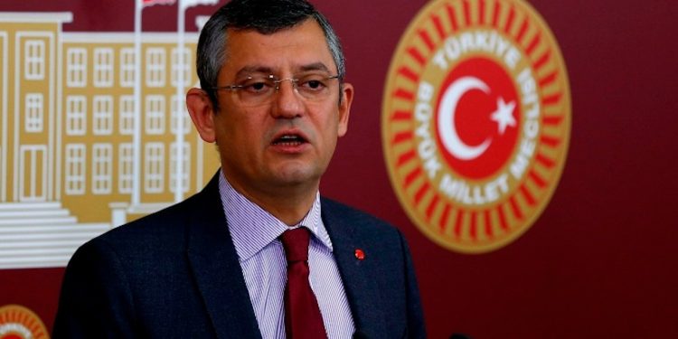 Özgür Özel'den Erdoğan'a tepki: Bulduğun çarenin yaraya merhem olduğu yok