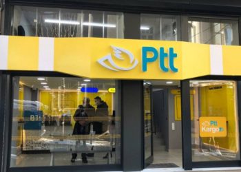 PTT'de dört kişinin işini bir posta emekçisi yapıyor: 'Yöneticiler kargo dağıtır hale geldiler'