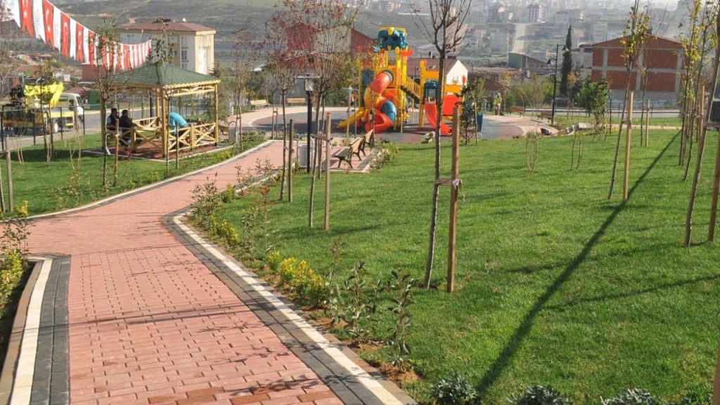 Parkta gördüğü çifte 'burası Müslüman bir ülke' diyerek saldırdı