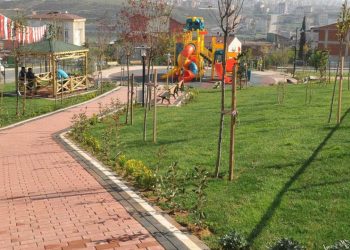 Parkta gördüğü çifte 'burası Müslüman bir ülke' diyerek saldırdı