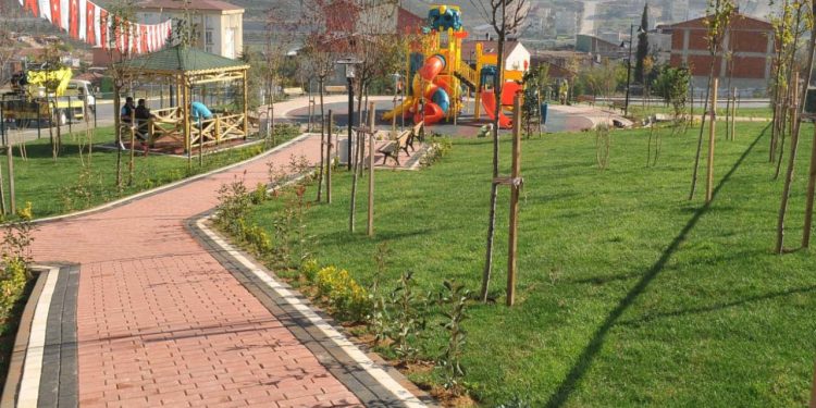 Parkta gördüğü çifte 'burası Müslüman bir ülke' diyerek saldırdı