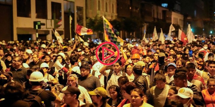 Peru'da on binler Boluarte'nin istifası talebiyle yürüdü