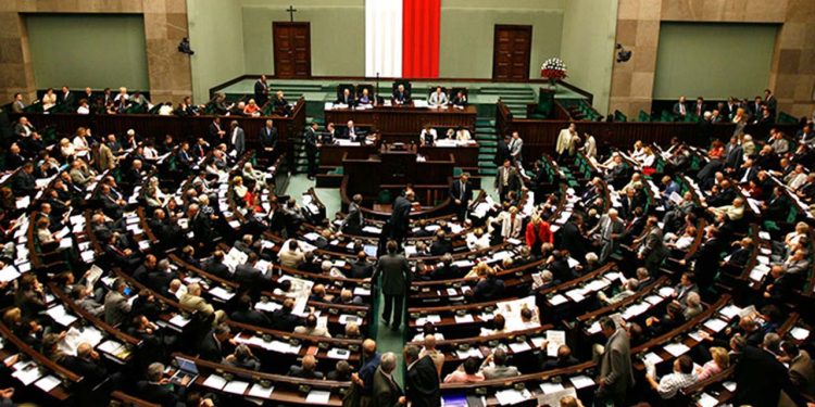 Polonya'da 'Rus nüfuzu' yasası kabul edildi