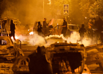 Protestolar devam ediyor: Fransa'da 500'den fazla bölge karıştı