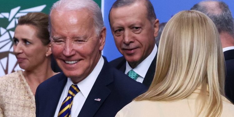 Pulitzer Ödüllü gazeteci Seymour Hersh: Biden Erdoğan'a, İsveç için IMF kredisi vaat etti