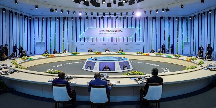 Rusya-Afrika zirvesinde 'dilencilik' polemiği