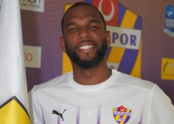 Ryan Babel bile isyan etti: TL olarak maaş alanlar birikimini nasıl koruyacak?