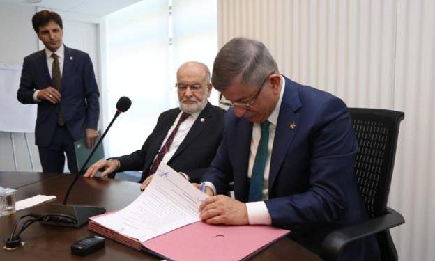 Gelecek Partisi Genel Başkanı Ahmet Davutoğlu, Saadet Partisi lideri Temel Karamollaoğlu'yla düzenlediği ortak basın toplantısında "Gelecek ve Saadet milletvekileri ortak bir grup çalışması içine girecek. Bugün grup dilekçesi, TBMM'ye iletilecek. Her parti milletvekili kendi kimliğini korumakla birlikte TBMM çatısı altında bir devre için Saadet Partisi grubu olarak faaliyet gösterecek. Grup başkanı Gelecek Partisi'nden olacak." dedi.