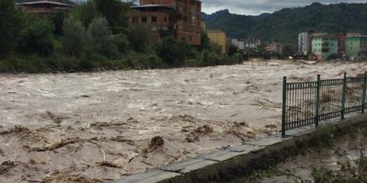 Samsun'da sel: Bir kişi sele kapıldı, arama çalışması sürüyor