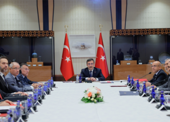 Saray’da ekonomi zirvesi toplandı; ana gündem hayat pahalılığı