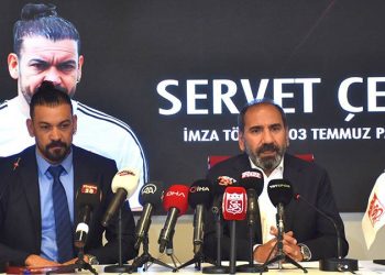 Servet Çetin, Sivasspor'a imzayı attı
