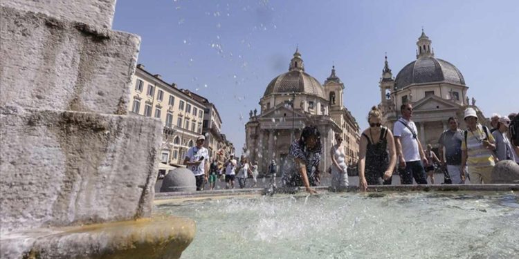 Sıcaklarla boğuşan İtalya'da çalışanlara müjde: 35 dereceyi aşan sıcaklıkta 'işe gitmeme' hakkı geldi