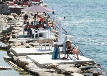 Silivri'de 'loca' tartışması: Denize girilen kayalıklara beton dökerek kendilerine ait alanlar oluşturdular