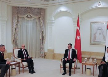 Şimşek ve Yılmaz'ın körfez turu sürüyor: Yeni durak Katar