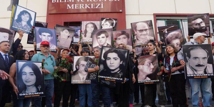 Sivas Katliamı’nda hayatını kaybedenler, Madımak Oteli önünde anıldı