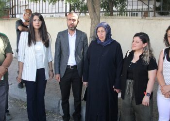 Suruç ailelerinden Şenyaşar ailesine ziyaret: 'Gerçek failler yargılanana kadar dayanışmamızı sürdüreceğiz'