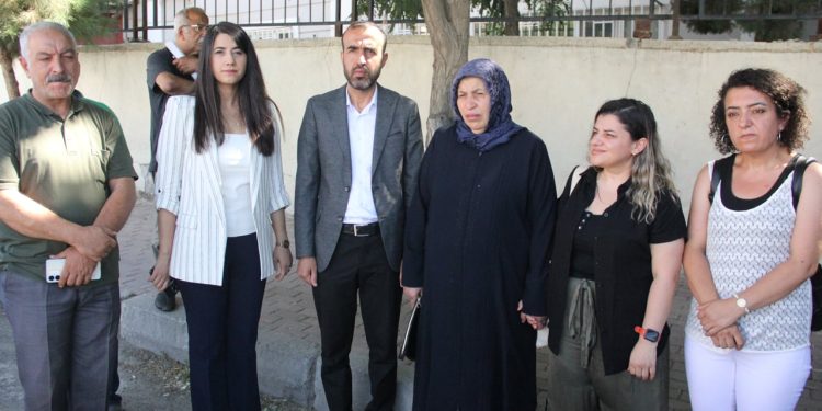 Suruç ailelerinden Şenyaşar ailesine ziyaret: 'Gerçek failler yargılanana kadar dayanışmamızı sürdüreceğiz'
