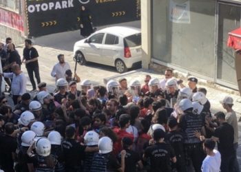 Suruç anması için bildiri dağıtırken gözaltına alınmışlardı: Dokuz tutuklama talebi