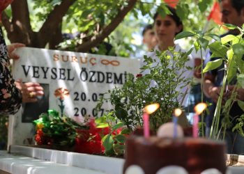 Suruç'ta katledilen 33 'düş yolcusu' Diyarbakır'da anıldı