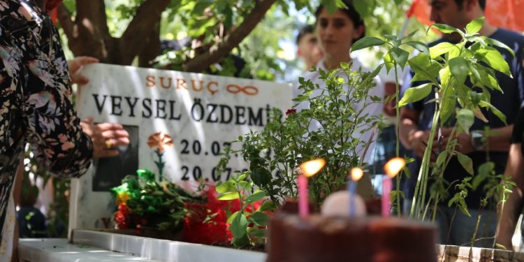 Suruç'ta katledilen 33 'düş yolcusu' Diyarbakır'da anıldı