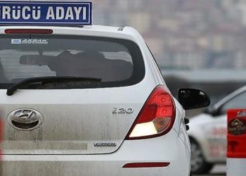 Seçimlerin ardından artan zamlara sürücü kursu ücretleri de eklendi. Gelmesi beklenen yüzde 30 zam ile ehliyet almanın bedeli 13 bin lirayı bulacak.