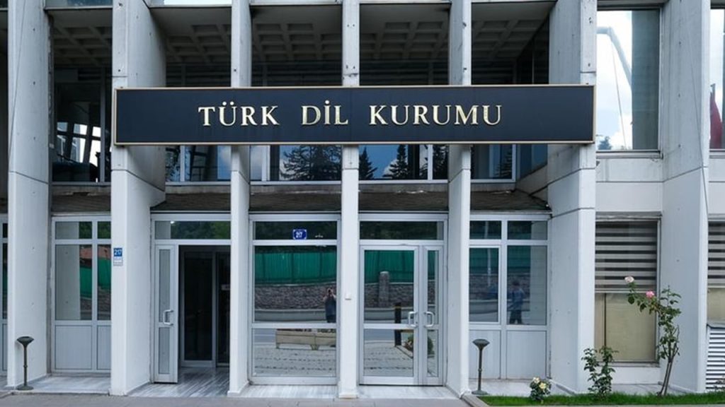 TDK, dört kelimenin cinsiyetçi anlamlarını kaldırdı