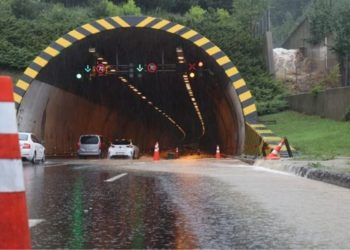 TEM Otoyolu'nda heyelan meydana geldi: Ankara-İstanbul yolu kapatıldı