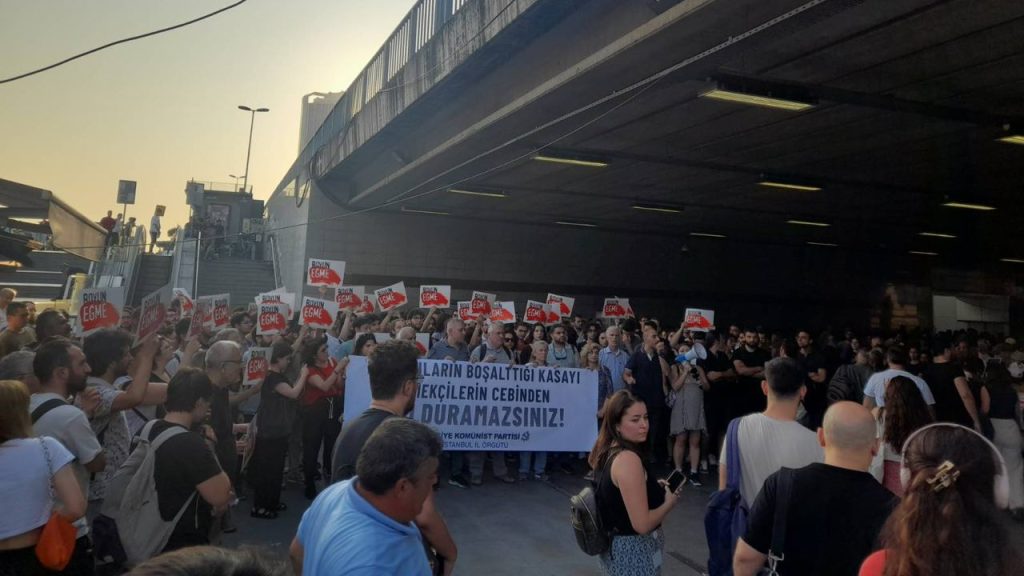 TKP, İstanbul'da zamlara karşı sokağa çıktı: Patronların boşalttığı kasayı emekçilerin cebinden dolduramazsınız