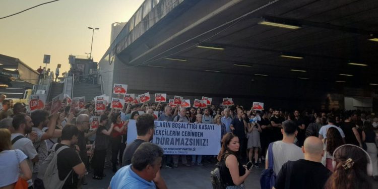 TKP, İstanbul'da zamlara karşı sokağa çıktı: Patronların boşalttığı kasayı emekçilerin cebinden dolduramazsınız