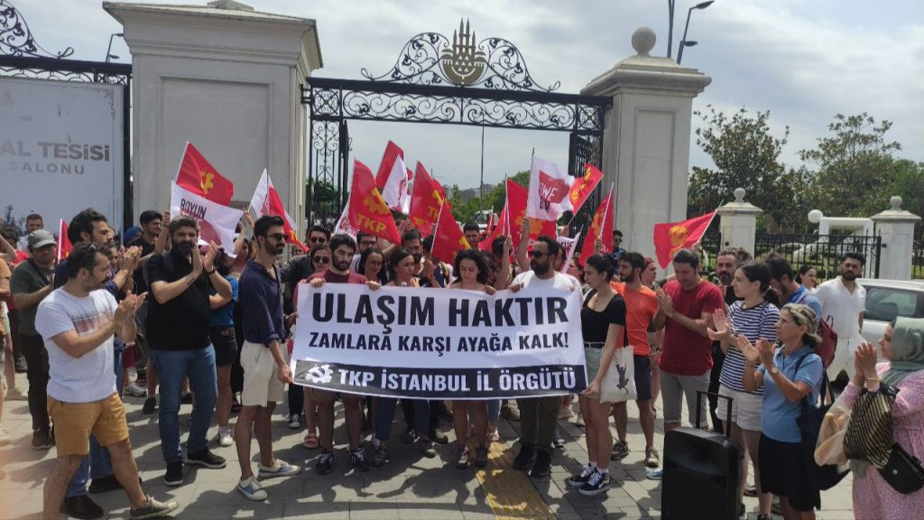 TKP'den İstanbul'da ulaşım zammı protestosu: 'Emekçiler İstanbul'u sırtında taşıyor, onlar da İstanbullu emekçileri ücretsiz şekilde taşımak zorunda'