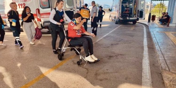 Tarım işçilerini taşıyan midibüs kaza yaptı: Bir ölü, 36 yaralı