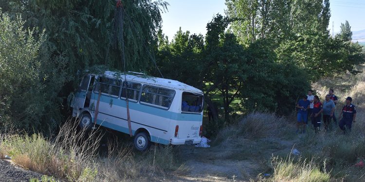 Tarım işçilerini taşıyan minibüs devrilmişti; can kaybı 8’e yükseldi