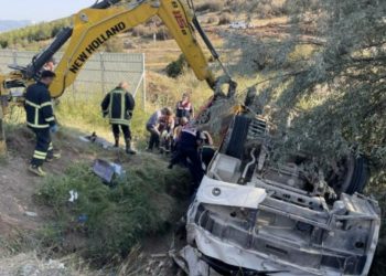 Tarım işçilerini taşıyan minibüs kaza yaptı: 1 kişi hayatını kaybetti