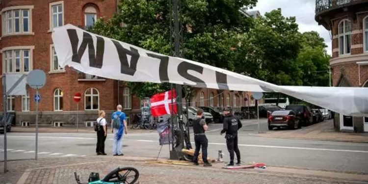 Tepkilere rağmen Danimarka'da yine Kuran yakıldı