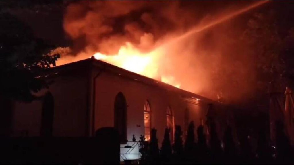 Topkapı Sarayı'nın içindeki tarihi restoranda yangın: Çökmeler meydana geldi