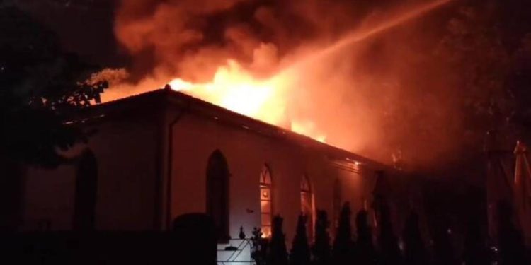 Topkapı Sarayı'nın içindeki tarihi restoranda yangın: Çökmeler meydana geldi