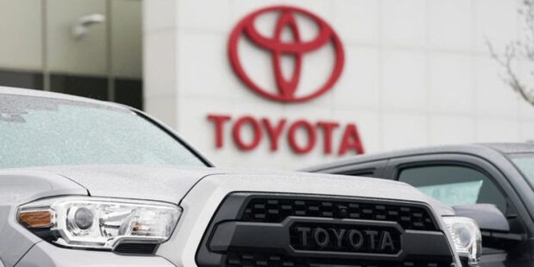 Toyota 6 ayda 4.9 milyon araç sattı