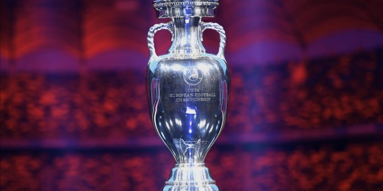 Türkiye Futbol Federasyonu (TFF), İtalya Futbol Federasyonu ile 2032 Avrupa Futbol Şampiyonası'nı (EURO 2032) düzenlemek için ortak adaylık başvurusu yapılacağını açıkladı.