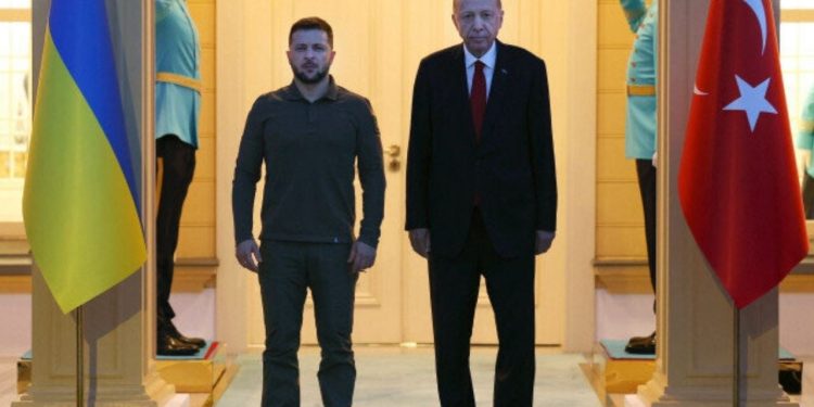 Ukrayna Devlet Başkanı Zelenskiy, İstanbul'da Erdağan'la görüştü