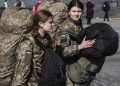Ukraynalı kadınlarda cephede görev alma hazırlığı