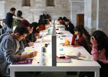 Üniversitede öğrenci katkı paylarına yüzde 61 zam