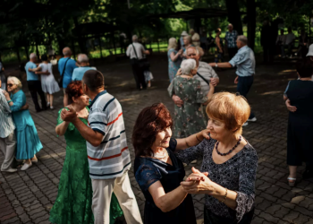 Uykusuz Kiev’de korkuyla başa çıkmanın yeni yolu: Dans
