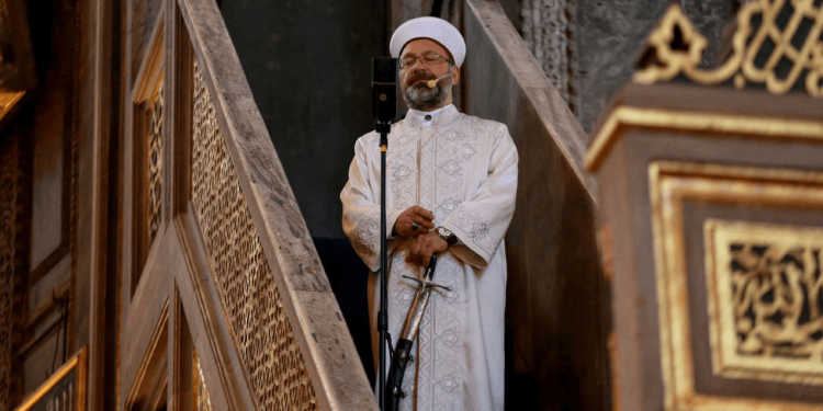 Vatandaş zam yağmuru altındayken Diyanet'ten hutbe: "Günümüzde evlilik için yapılan gereğinden fazla harcamalar, aileleri sıkıntıya sokmaktadır"