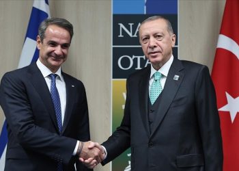 Vilnius temasları süren Erdoğan, Yunanistan Başbakanı Miçotakis ile görüştü