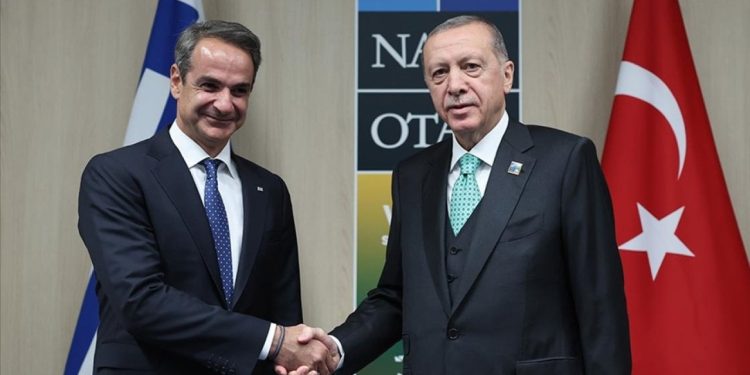 Vilnius temasları süren Erdoğan, Yunanistan Başbakanı Miçotakis ile görüştü