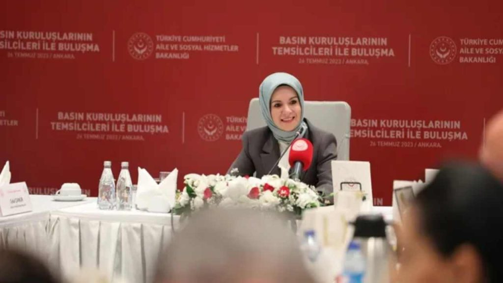 Yeniden Refah'ın seçim vaadiydi; Aile Bakanı'ndan "süresiz nafaka" açıklaması: Mağdur erkeklerin yanındayız