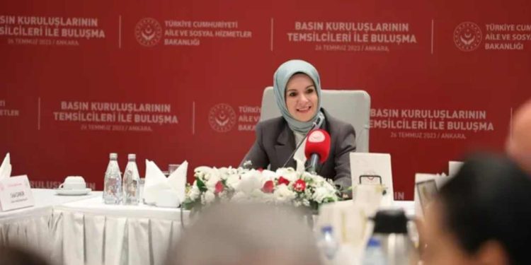 Yeniden Refah'ın seçim vaadiydi; Aile Bakanı'ndan "süresiz nafaka" açıklaması: Mağdur erkeklerin yanındayız