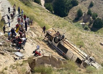 Yolcu otobüsü viyadükten düştü; 7 ölü, 22 yaralı