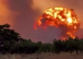 Yunanistan'da askeri üsse ulaşan yangın nedeniyle patlama meydana geldi